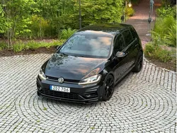 Svart Begagnad 2018 VW Golf VII R Halvkombi | 309 000 kr