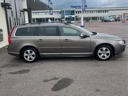Grå Begagnad 2009 Volvo V70 Momentum Kombi | 63 000 kr (Marknadspris)