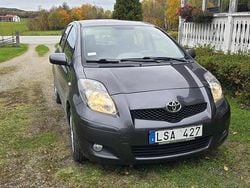 Grå Begagnad 2011 Toyota Yaris Halvkombi | 35 000 kr (Superpris)