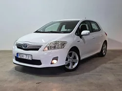 Vit Begagnad 2011 Toyota Auris Hybrid Premium Halvkombi | 119 800 kr (Marknadspris)