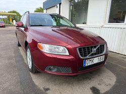 Röd Begagnad 2008 Volvo V70 Momentum Kombi | 64 900 kr (Marknadspris)