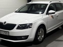 Vit Begagnad 2015 Skoda Octavia Style Kombi | 59 900 kr (Marknadspris)