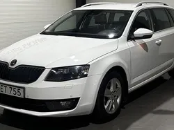 Vit Begagnad 2015 Skoda Octavia Style Kombi | 64 900 kr (Marknadspris)