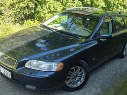 Blå Begagnad 2005 Volvo V70 Kinetic Kombi | 36 900 kr (Marknadspris)