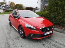 Röd Begagnad 2014 Volvo V40 CC Momentum Kombi | 145 000 kr (Bra pris)