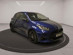 Mörkblå (blå) Begagnad 2022 Toyota Yaris Hybrid Style Halvkombi | 234 800 kr (Marknadspris)