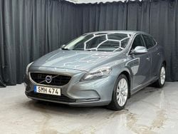 Grå Begagnad 2015 Volvo V40 Momentum Kombi | 124 900 kr (Marknadspris)