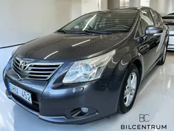 Mörkgrå (grå) Begagnad 2010 Toyota Avensis Business Edition Kombi | 72 900 kr (Marknadspris)