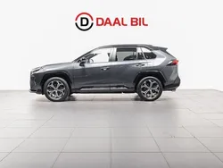 Grå Begagnad 2023 Toyota RAV4 Hybrid Style SUV | 499 700 kr (Marknadspris)