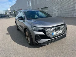 Grå Begagnad 2022 Audi Q4 Sportback e-tron Comfort SUV | 488 000 kr (Marknadspris)