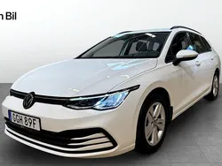 Vit Begagnad 2022 VW Golf VIII Life Kombi | 269 900 kr (Marknadspris)