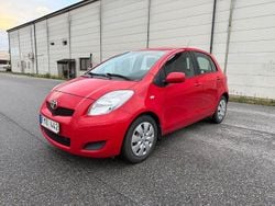 Röd Begagnad 2009 Toyota Yaris Halvkombi | 74 900 kr (Marknadspris)