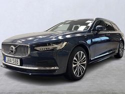 Mörkblå Begagnad 2022 Volvo V90 Core Kombi | 389 900 kr (Marknadspris)