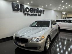 Ljusgrå Begagnad 2010 BMW 520 Sedan | 79 900 kr (Marknadspris)