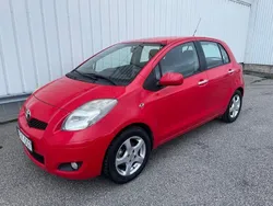 Röd Begagnad 2011 Toyota Yaris Halvkombi | 54 500 kr (Marknadspris)