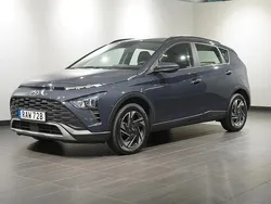Grå Begagnad 2023 Hyundai Bayon Essential SUV | 179 900 kr (Marknadspris)