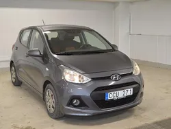 Ljusbrun Begagnad 2013 Hyundai i10 Comfort Halvkombi | 49 900 kr (Marknadspris)