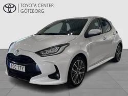 Vit Begagnad 2024 Toyota Yaris Hybrid Style Halvkombi | 284 900 kr (Marknadspris)