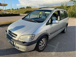 Silver Begagnad 2003 Opel Zafira Minibuss | 10 000 kr