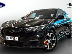 Svart (black) Begagnad 2021 Ford Mustang Mach-E SUV | 399 900 kr (Marknadspris)