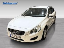 Vit Begagnad 2013 Volvo V60 Momentum Kombi | 119 000 kr (Marknadspris)