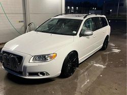 Vit Begagnad 2013 Volvo V70 R-Design Kombi | 145 000 kr (Dyr)