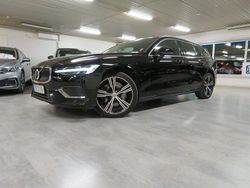 Svart Begagnad 2022 Volvo V60 Momentum Kombi | 396 000 kr (Dyr)
