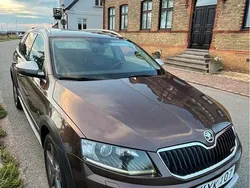 Brun Begagnad 2016 Skoda Octavia Scout Kombi | 129 000 kr (Marknadspris)