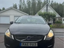 Svart Begagnad 2013 Volvo V60 Kinetic Kombi | 89 900 kr (Marknadspris)