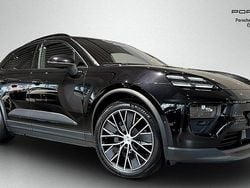 Svart Begagnad 2024 Porsche Macan SUV | 855 000 kr