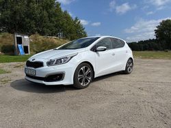 Vit Begagnad 2016 Kia Ceed GT-Line Halvkombi | 135 000 kr (Lite dyr)