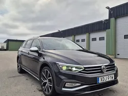 Grå Begagnad 2020 VW Passat Alltrack Kombi | 219 900 kr (Marknadspris)