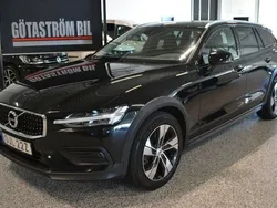 Svart Begagnad 2022 Volvo V60 CC Pro Kombi | 284 000 kr (Superpris)