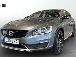 Grå Begagnad 2016 Volvo V60 CC Kombi | 239 900 kr (Bra pris)