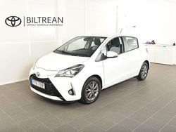Vit Begagnad 2017 Toyota Yaris Hybrid Active Halvkombi | 162 900 kr (Marknadspris)