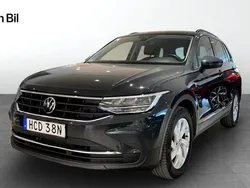 Grå Begagnad 2022 VW Tiguan Life SUV | 319 000 kr (Bra pris)