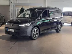Svart (deep black pärleffekt) Ny 2025 VW Caddy Maxi Minibuss | 438 750 kr (Marknadspris)