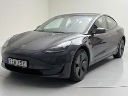 Grå Begagnad 2022 Tesla Model 3 Sedan | 290 000 kr (Superpris)
