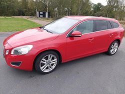 Röd Begagnad 2011 Volvo V60 Summum Kombi | 105 000 kr (Marknadspris)