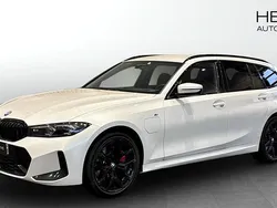 Vit (white) Begagnad 2025 BMW 330e M Sport Kombi | 643 700 kr (Marknadspris)