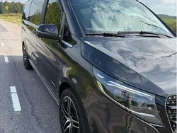 Begagnad 2025 Mercedes V300 AMG Minibuss | 845 000 kr
