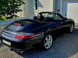 Svart Begagnad 2003 Porsche 911 Carrera 4 Cabriolet Cab | 319 000 kr