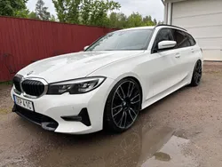 Vit Begagnad 2020 BMW 320 Sport Line Kombi | 239 800 kr (Marknadspris)