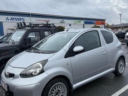 Silver Begagnad 2009 Toyota Aygo Halvkombi | 29 900 kr (Marknadspris)