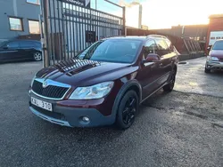 Mörkröd Begagnad 2009 Skoda Octavia Scout Kombi | 69 900 kr (Lite dyr)