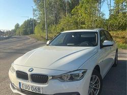 Vit Begagnad 2018 BMW 320 Sport Line Sedan | 199 000 kr (Bra pris)
