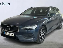 Mörkblå Begagnad 2022 Volvo V60 Core Kombi | 329 000 kr (Marknadspris)