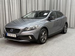 Grå (osmium grey metallic) Begagnad 2014 Volvo V40 CC Momentum Kombi | 134 900 kr (Marknadspris)