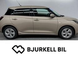 Caravan ivory Ny 2025 Suzuki Swift Halvkombi | 266 400 kr (Marknadspris)