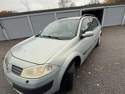 Grå Begagnad 2004 Renault Mégane GrandTour Kombi | 7 000 kr (Bra pris)